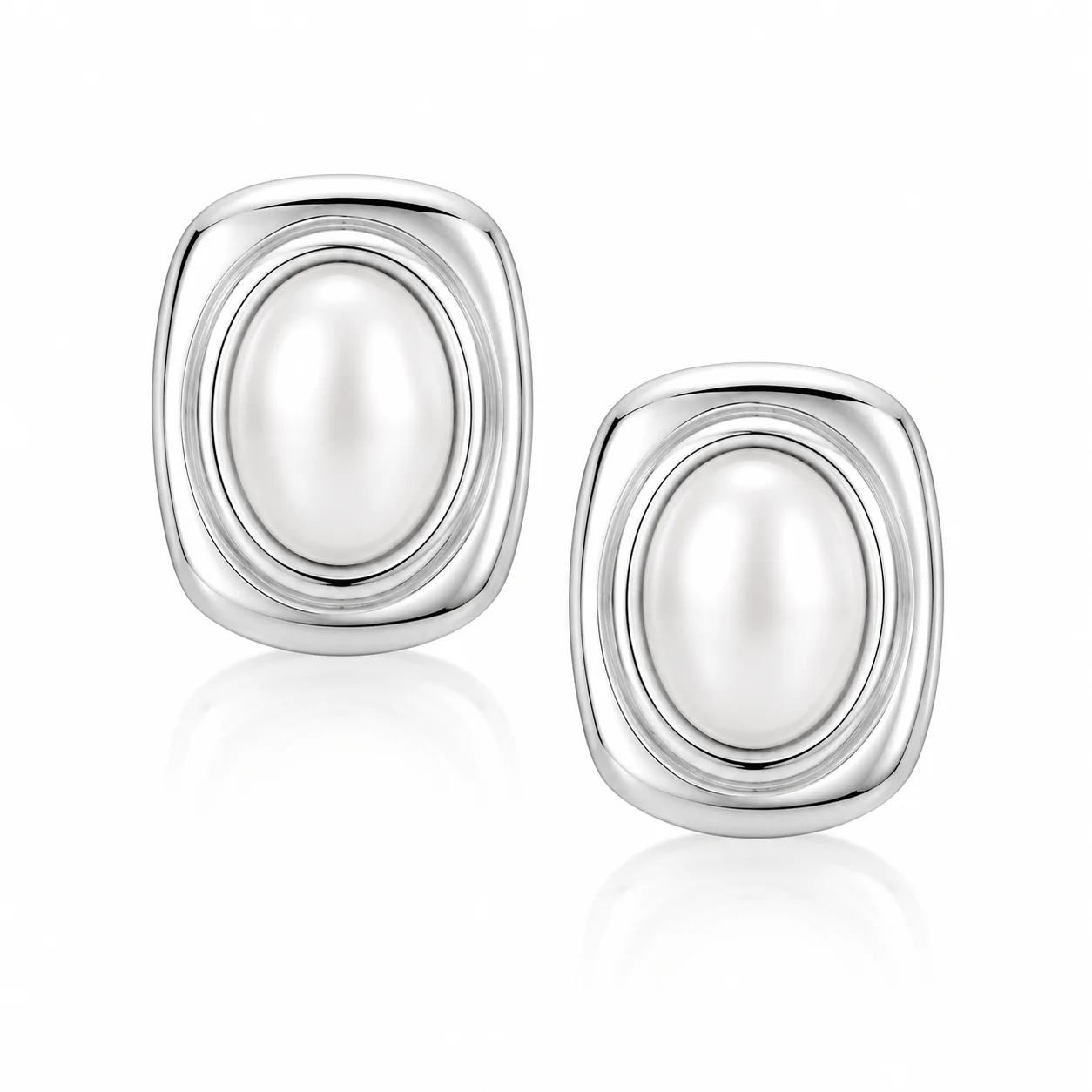 Betsy Pearl Stud Earrings - Image 3
