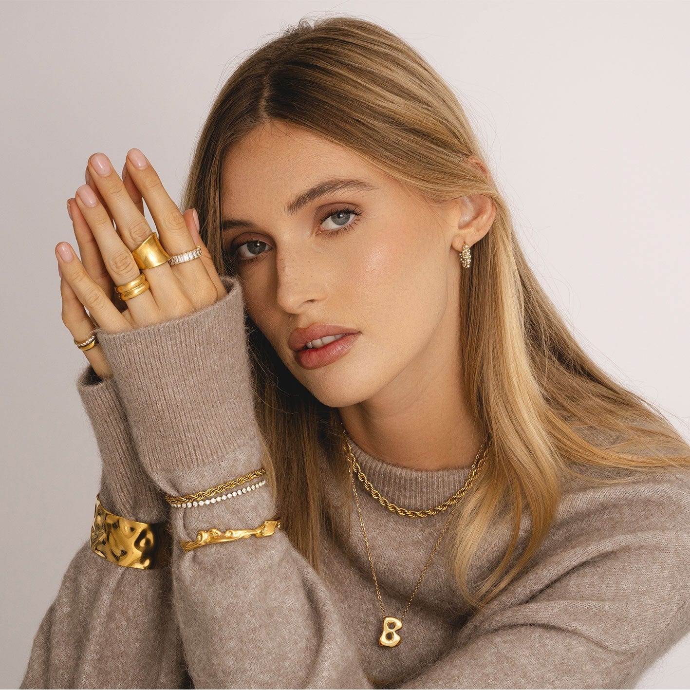 Alice Pearl Hoop Earrings - Image 5