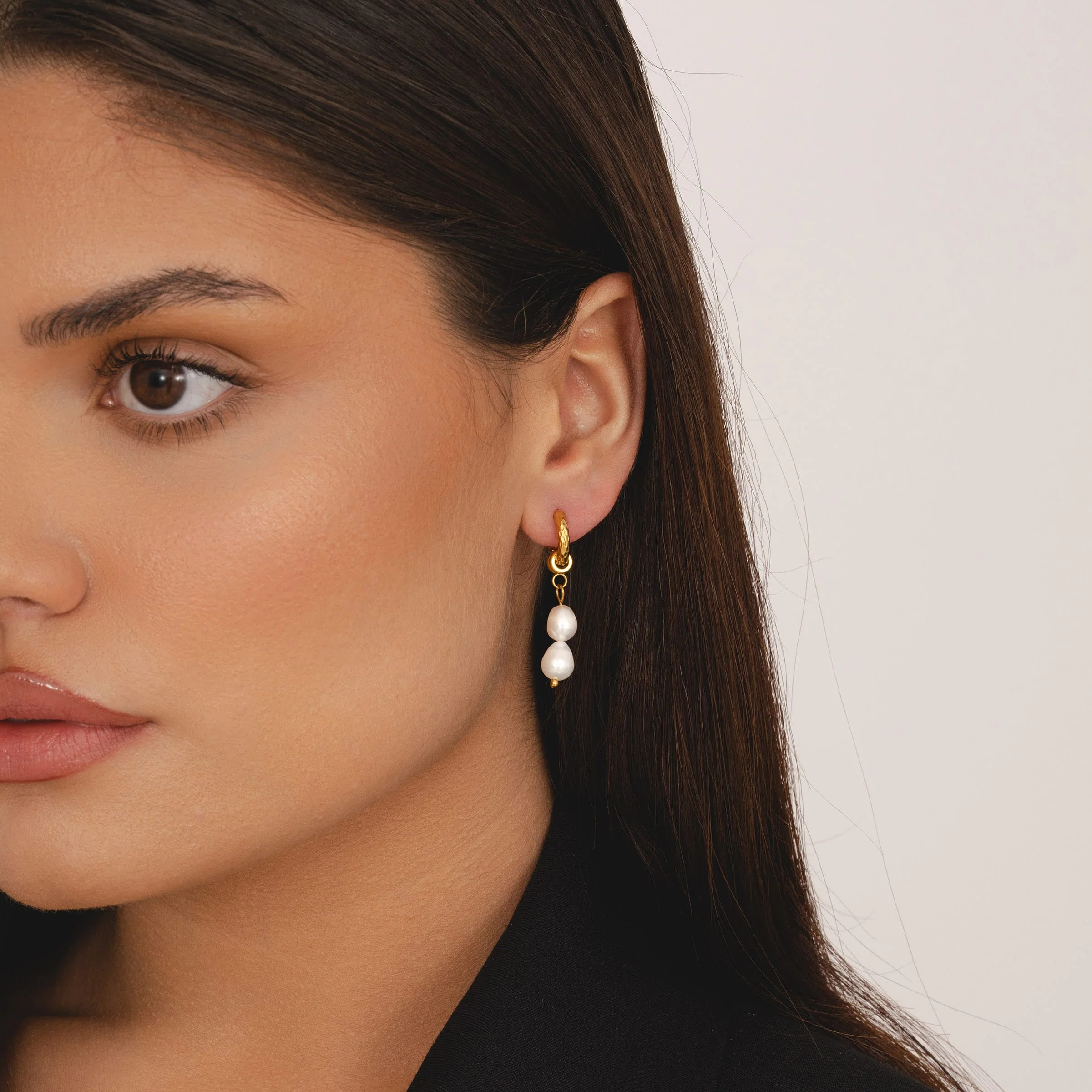 Poppi Pearl Hoop Earrings - Image 5