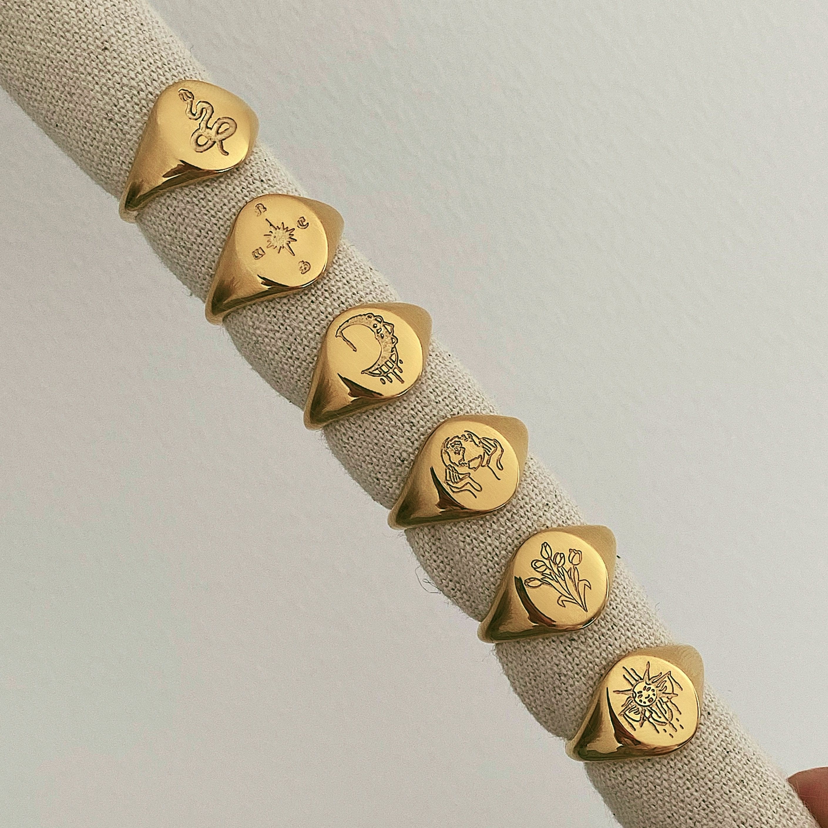 Tulips Signet Ring - Image 8